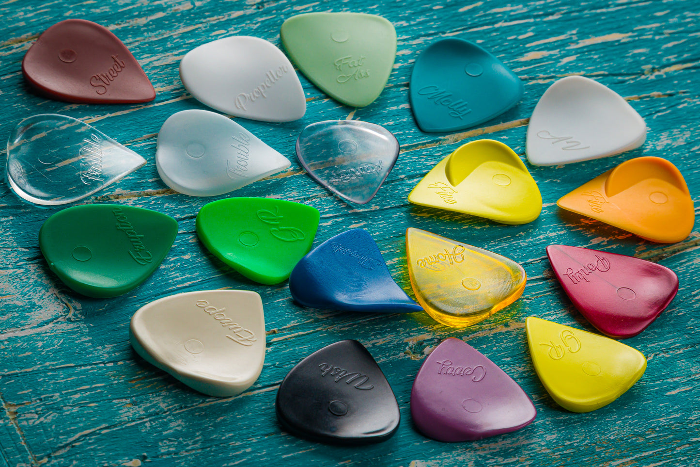 CUSTOM package – Choose the ergonomic Plick the Pick picks based on your musical needs