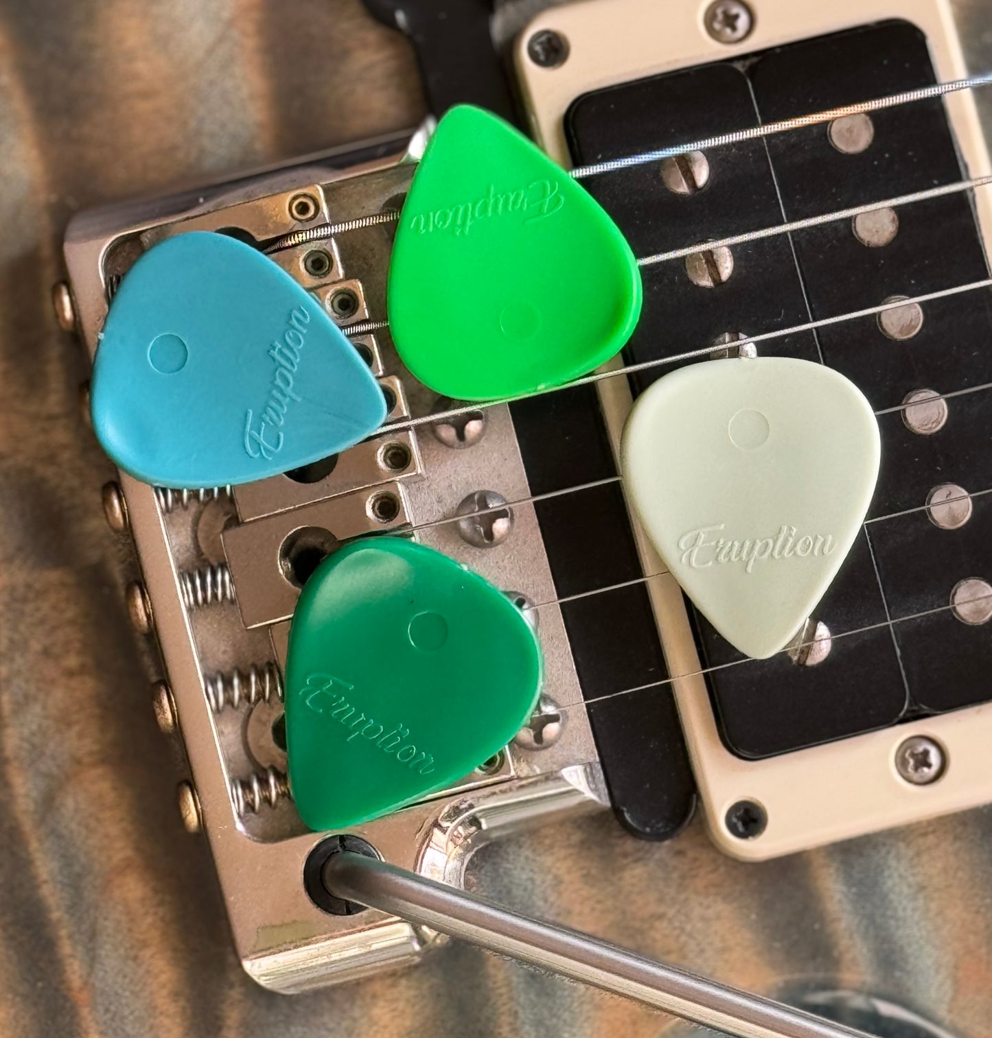 Pacchetto Eruption - 12 plettri Eruption per chitarra elettrica e acustica