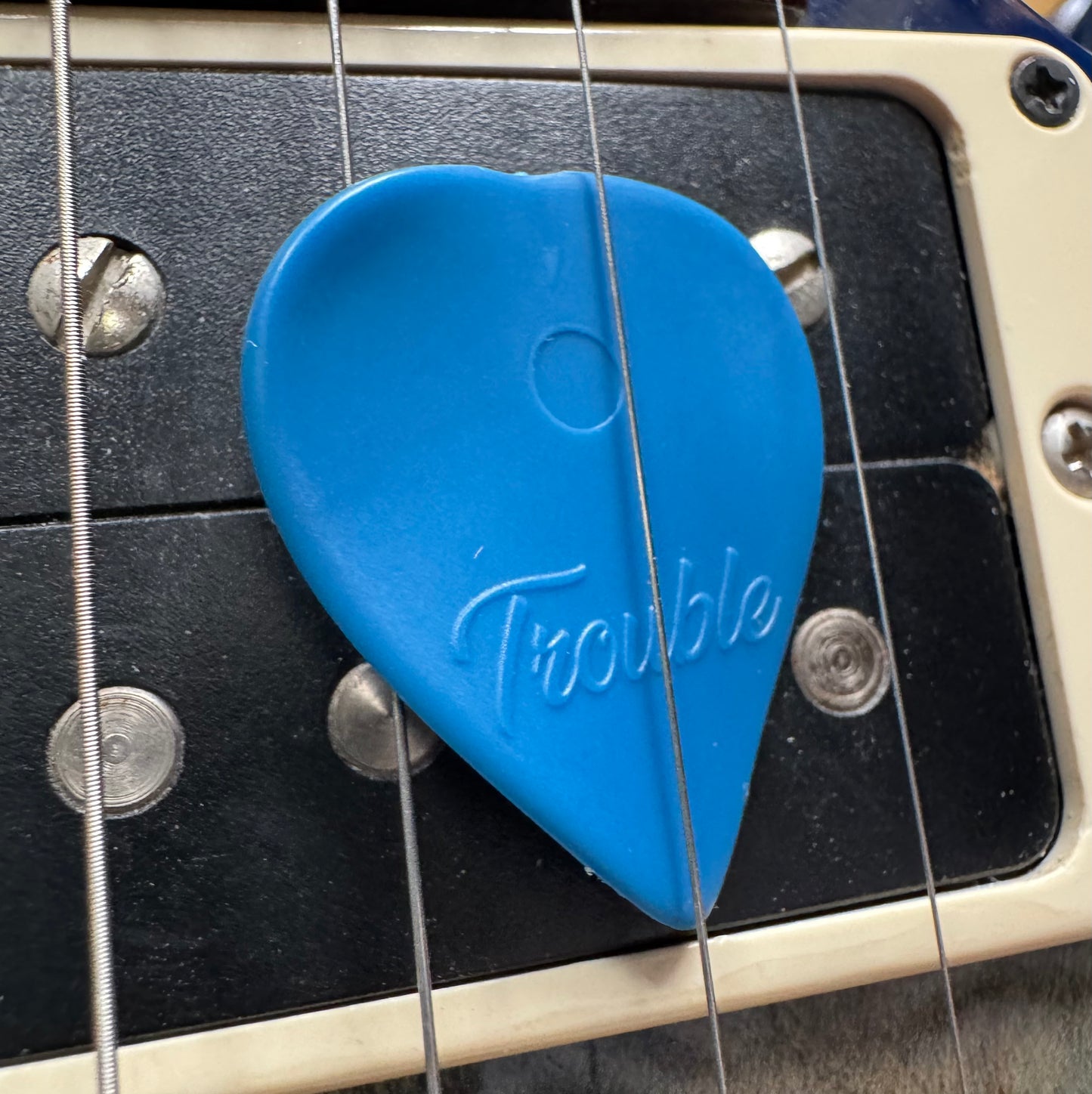 Trouble acetal Capri blue 1,2 mm.