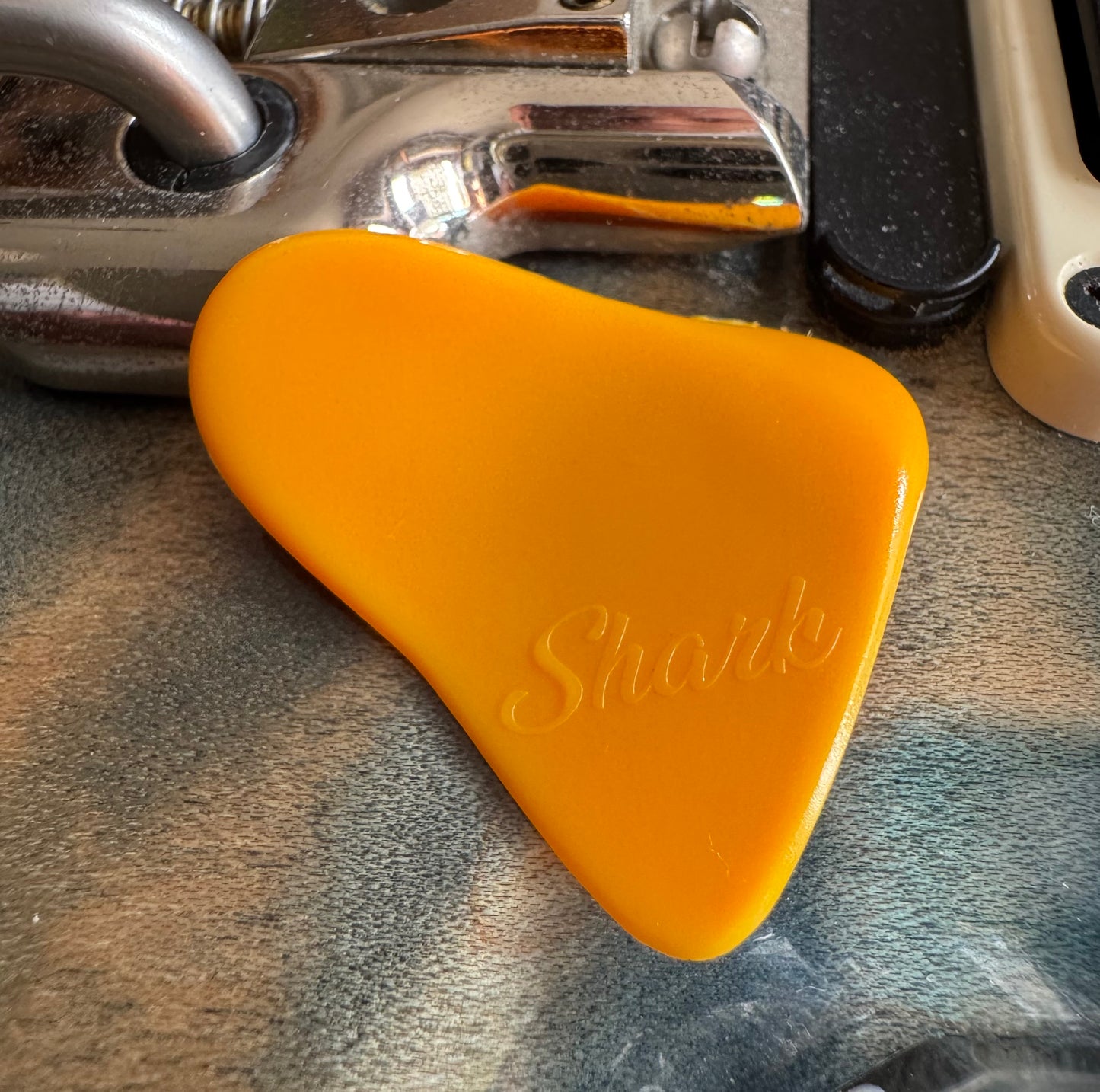 Shark nylon orange 0,9 mm.