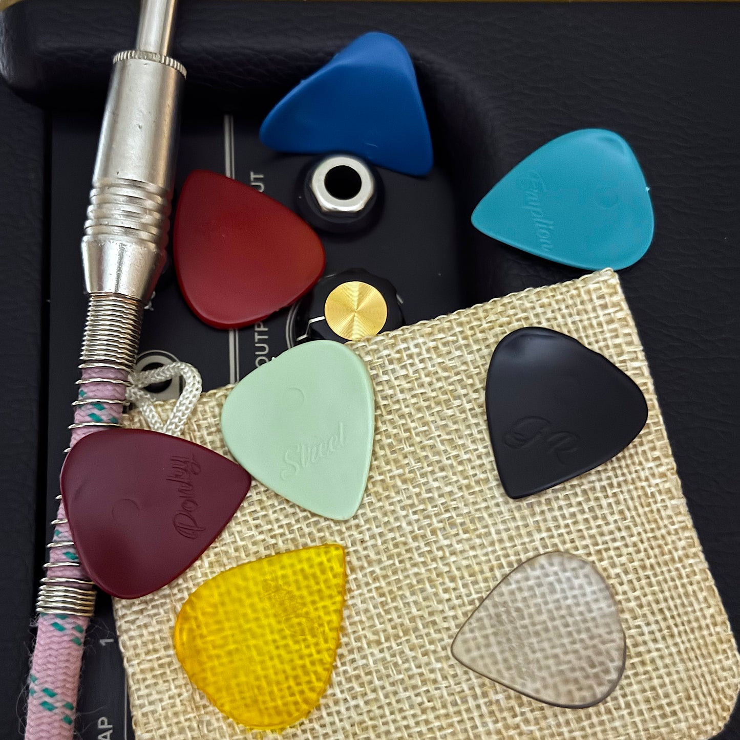 Paquet MODERN – 8 médiators ergonomiques Plick the Pick pour guitare électrique
