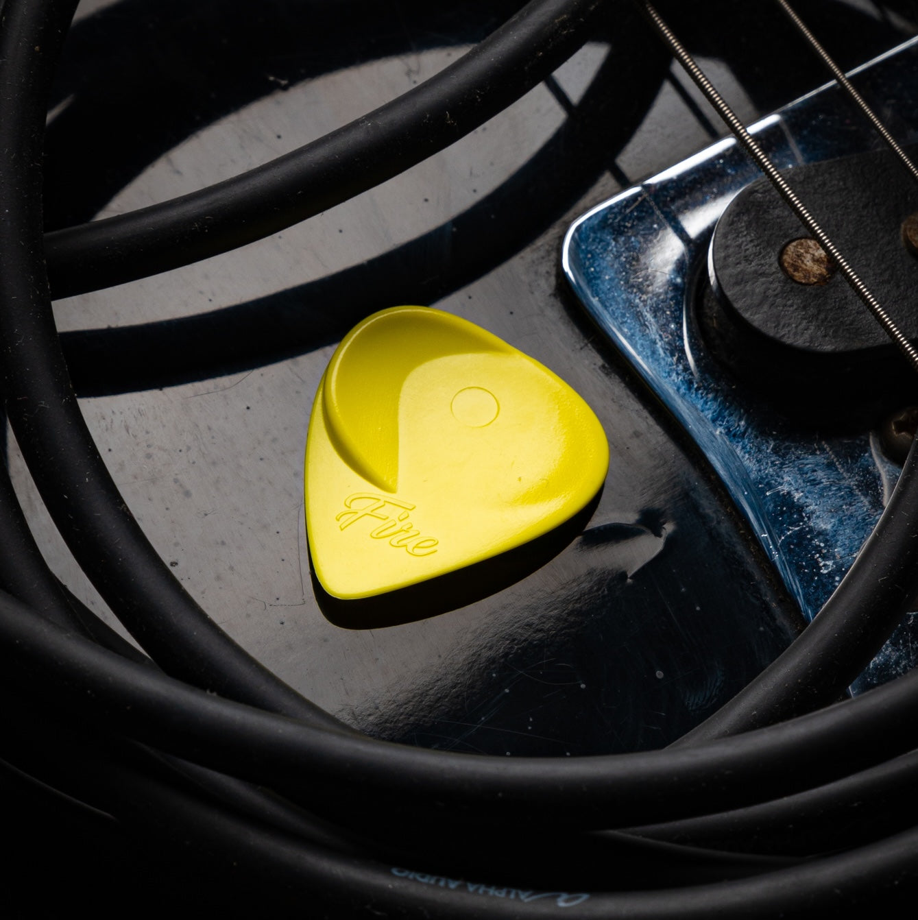 Fire celluloïd jaune 0,8 mm.