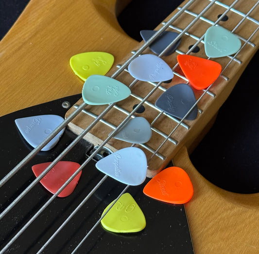 BASS-Paket Pro - 12 ergonomische Plick the Pick Plektren für E-Bass